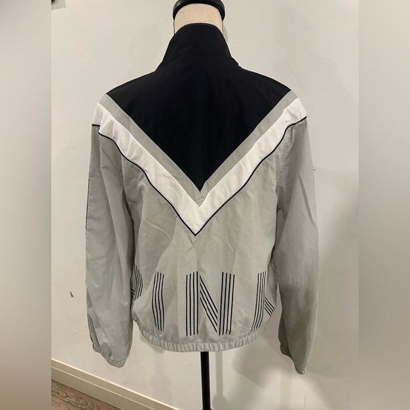 Pink Victoria Secret XS Black and Gray Chevron Lightweight Windbreaker Jacket - Picture 6 of 7